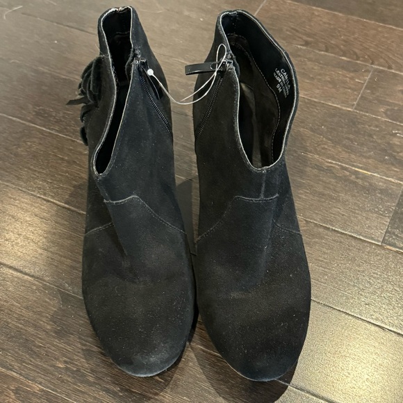 Tahari camila black suede fringe booties - Picture 2 of 6